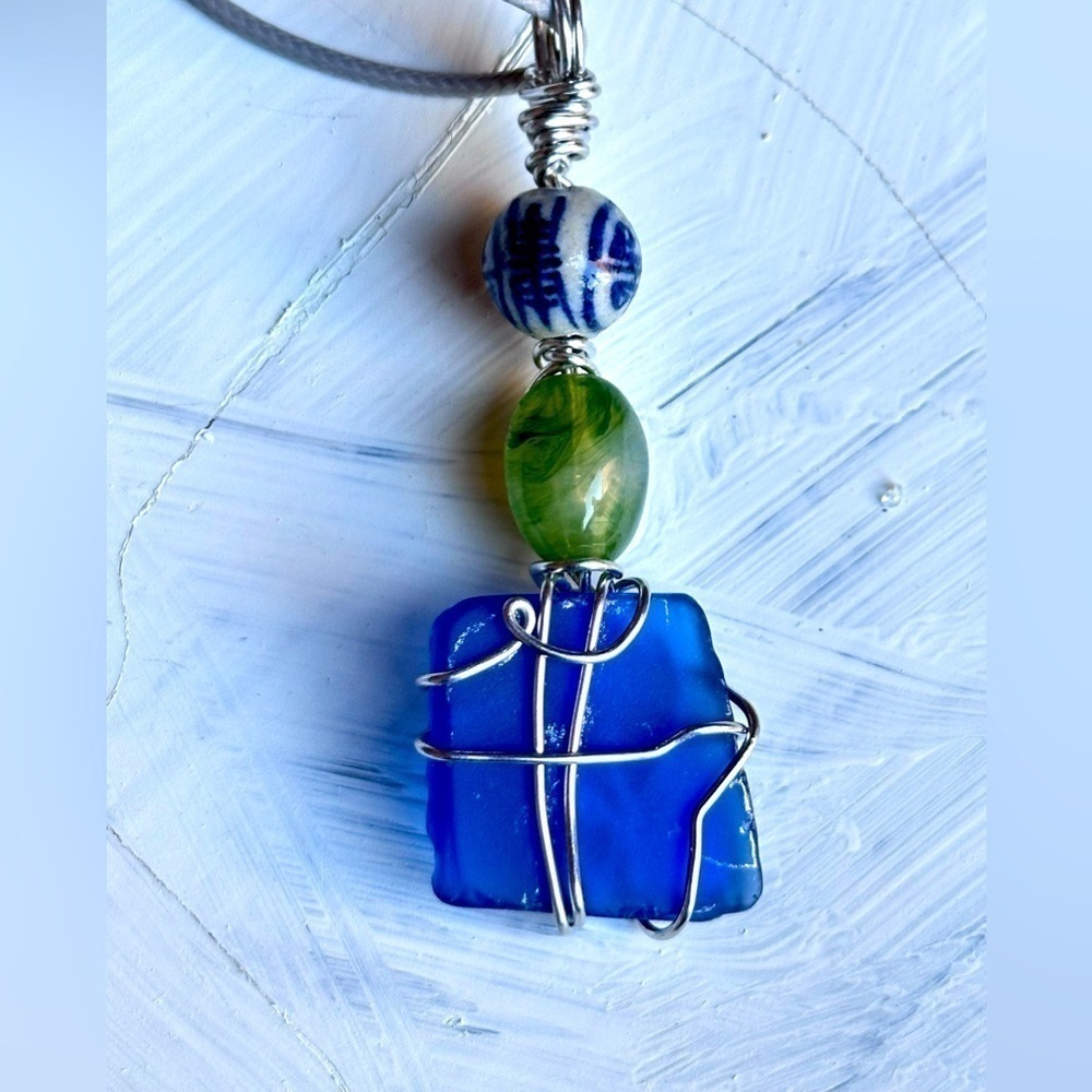 RUBYRUDI Artisan Beach Glass Pendant Wire Wrapped Handmade Art To Wear 4226 Y